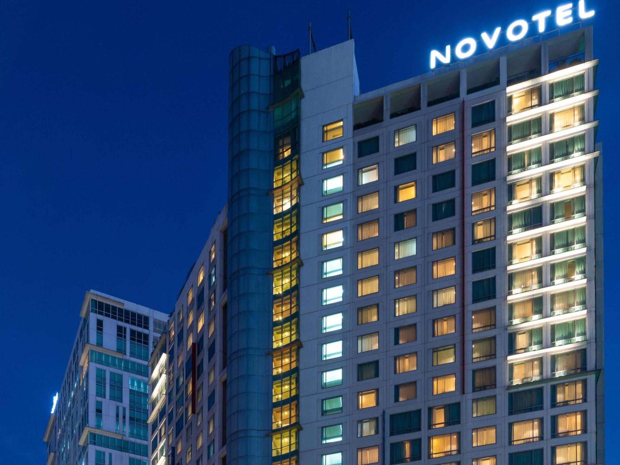 Novotel Manila Araneta City Hotel Eksteriør bilde